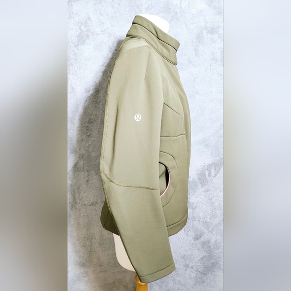 Lululemon Vintage Softshell Jacket. Size 6. Olive.  Rare🌟 - Picture 8 of 15